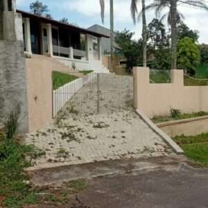 Casa em Condomínio Fechado - Santa Isabel
